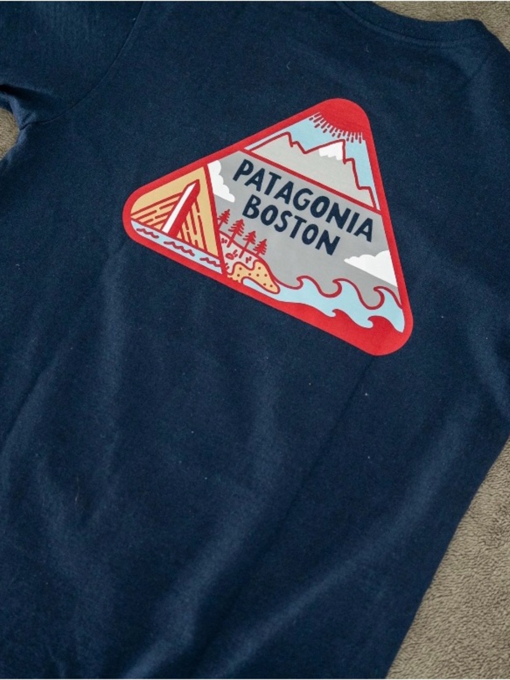 NWT Patagonia BOSTON Navy Graphic Tee with Red & Light Blue Patch